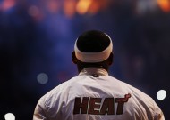 九游旧版大全-CBA集结日惊现NBA与英超乱入？凯尔特人备战纽卡斯尔引热议，篮网造点瞬间刷屏